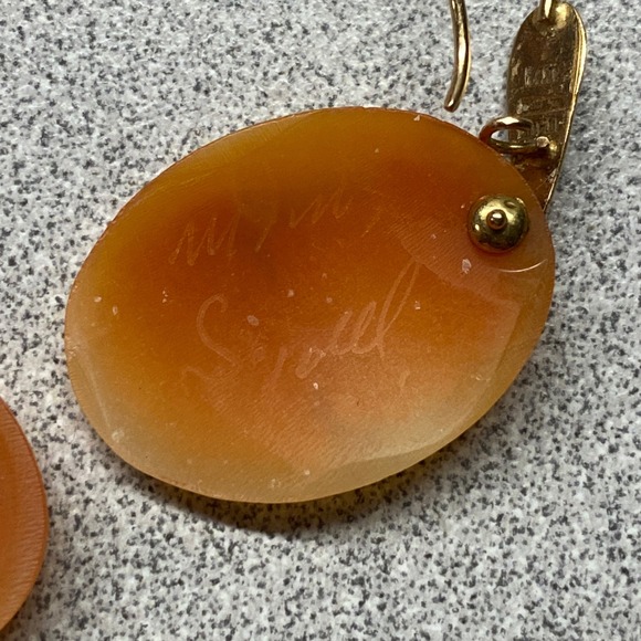 Vintage Italian Gold Cameo Earrings Oval Carved Shell Woman Face Dangle Old - Picture 6 of 9